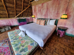 HIPPIE CHIT Jungle Hotel